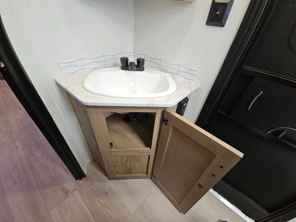 2025 Forest River 2025 Forest River Cherokee Grey Wolf - thumbnail 26