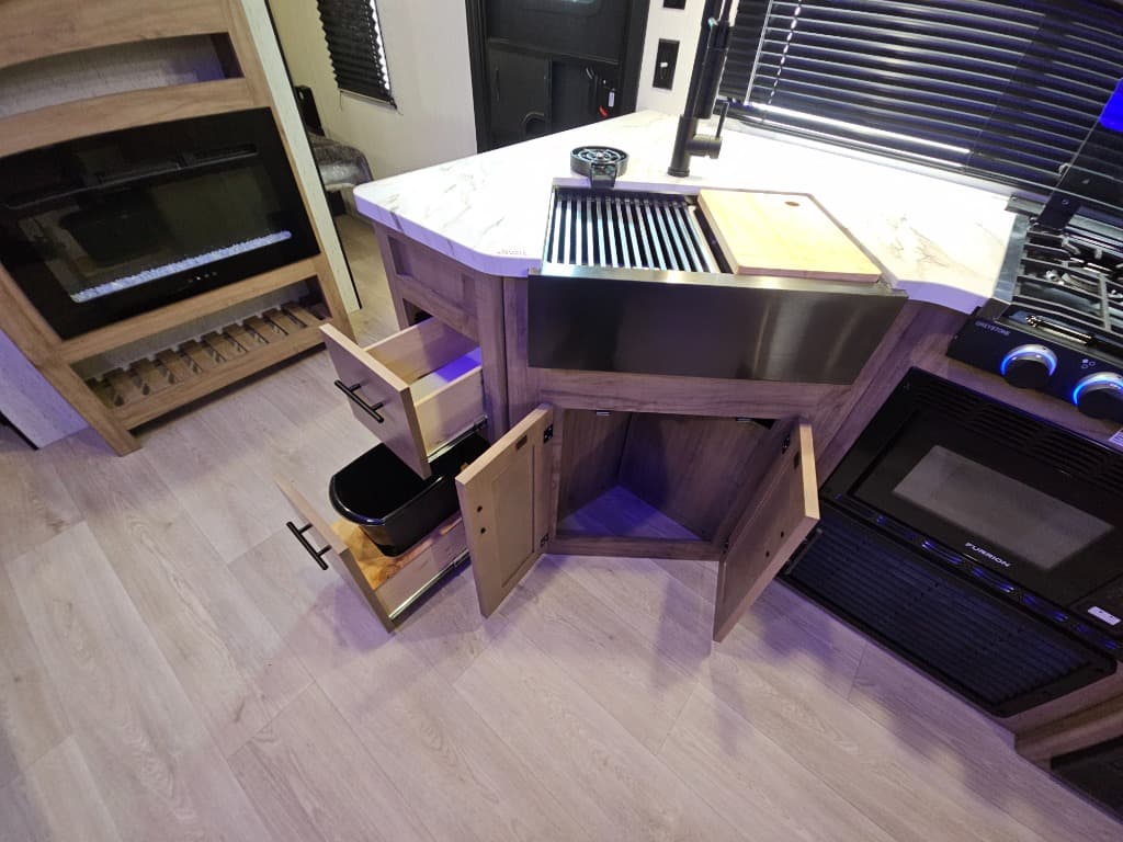 2025 Forest River 2025 Forest River Cherokee Grey Wolf - thumbnail 43