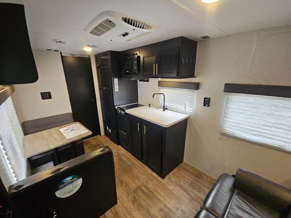 2021 Forest River RV 2021 Forest River RV Cherokee Wolf Pup - thumbnail 7