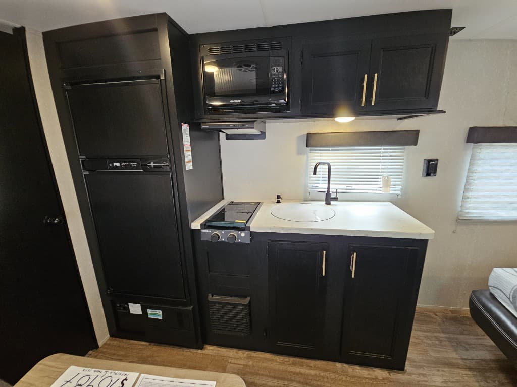 2021 Forest River RV 2021 Forest River RV Cherokee Wolf Pup - thumbnail 12