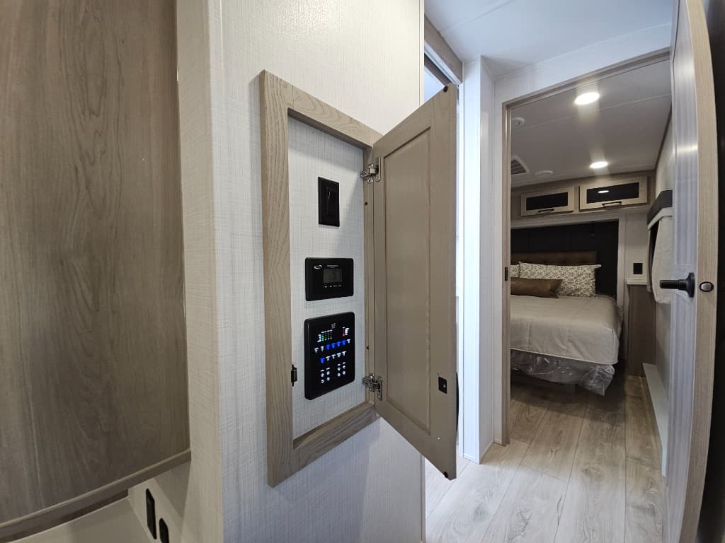 2025 Forest River 2025 Forest River Flagstaff Classic - thumbnail 29