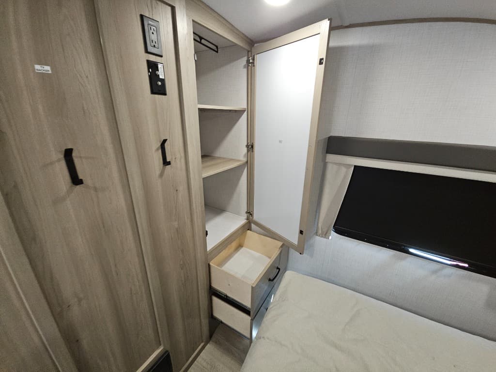 2025 Forest River 2025 Forest River Flagstaff Classic - thumbnail 41