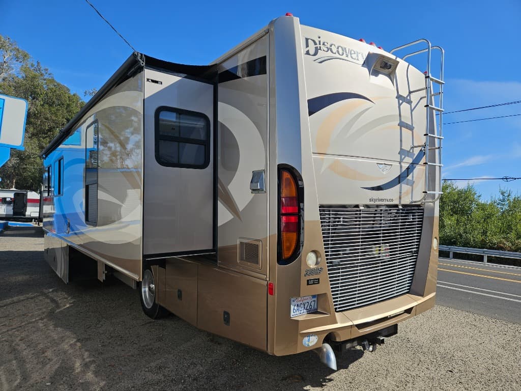 2007 Fleetwood RV 2007 Fleetwood RV Discovery - thumbnail 4