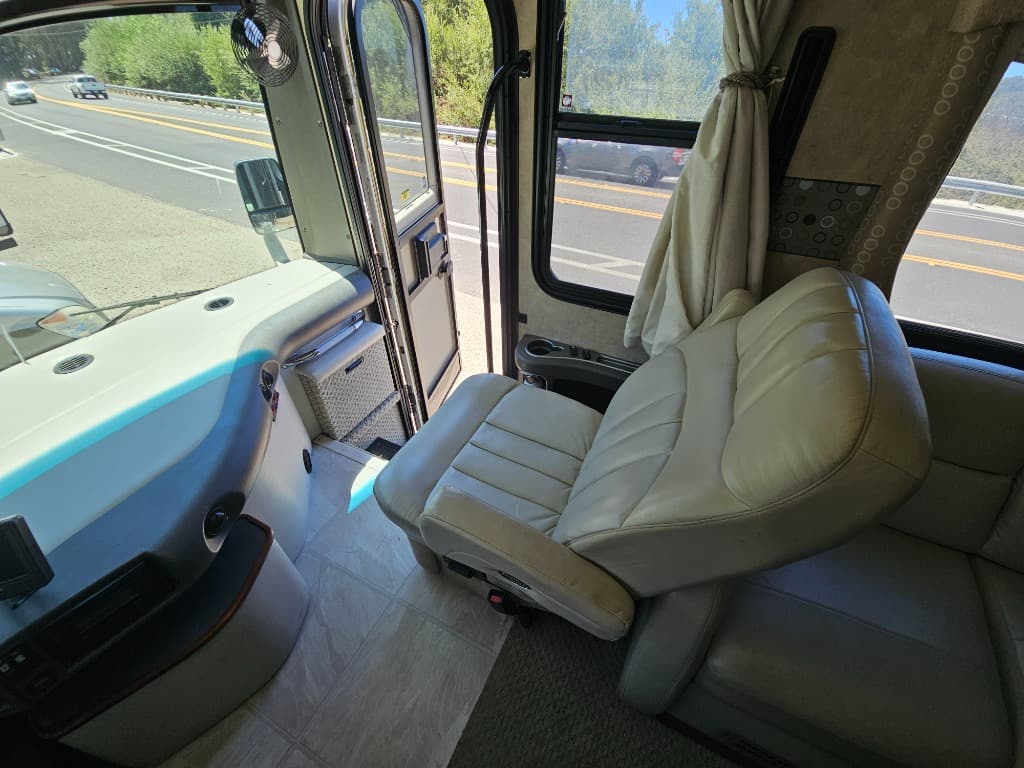 2007 Fleetwood RV 2007 Fleetwood RV Discovery - thumbnail 11