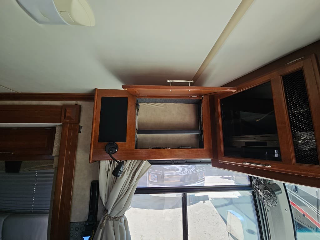 2007 Fleetwood RV 2007 Fleetwood RV Discovery - thumbnail 13