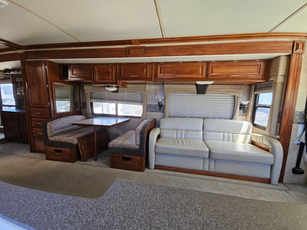 2007 Fleetwood RV 2007 Fleetwood RV Discovery - thumbnail 16