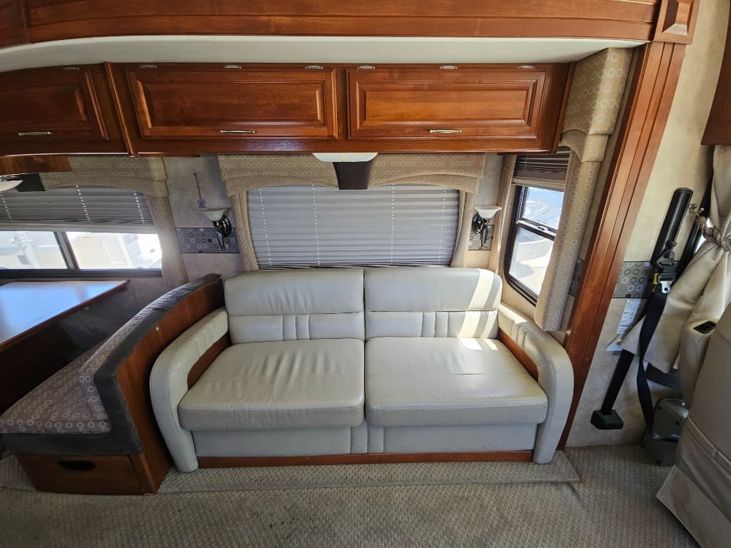 2007 Fleetwood RV 2007 Fleetwood RV Discovery - thumbnail 17