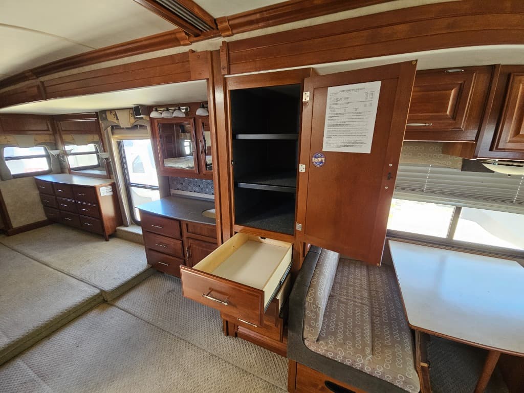 2007 Fleetwood RV 2007 Fleetwood RV Discovery - thumbnail 23