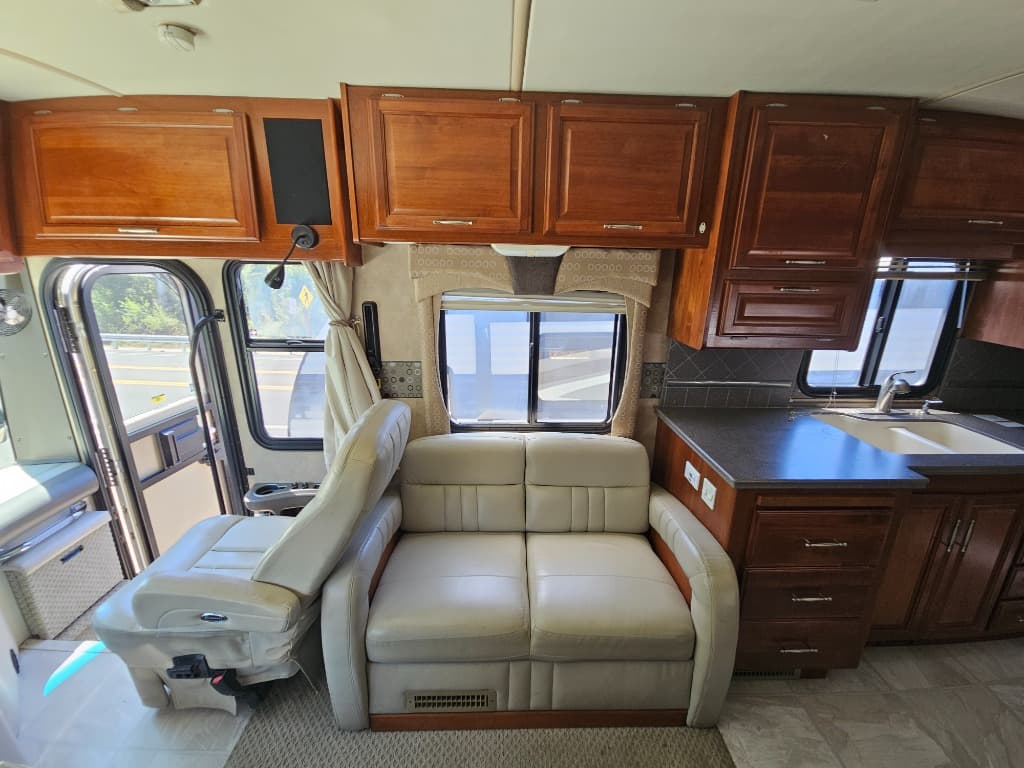 2007 Fleetwood RV 2007 Fleetwood RV Discovery - thumbnail 24