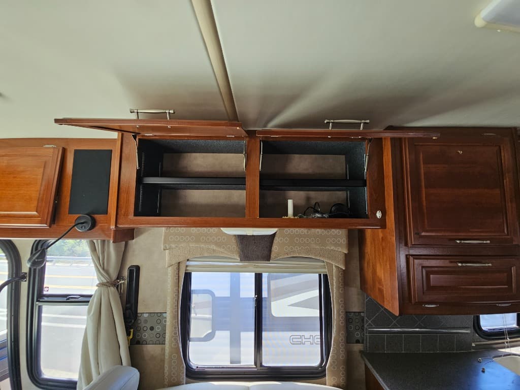 2007 Fleetwood RV 2007 Fleetwood RV Discovery - thumbnail 26