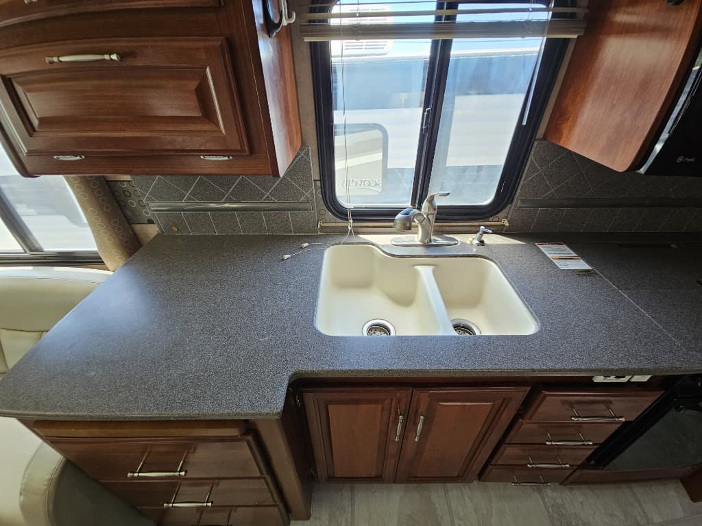 2007 Fleetwood RV 2007 Fleetwood RV Discovery - thumbnail 32