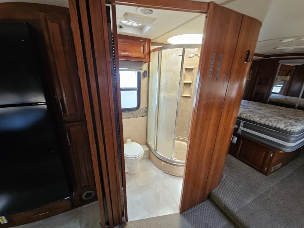 2007 Fleetwood RV 2007 Fleetwood RV Discovery - thumbnail 35