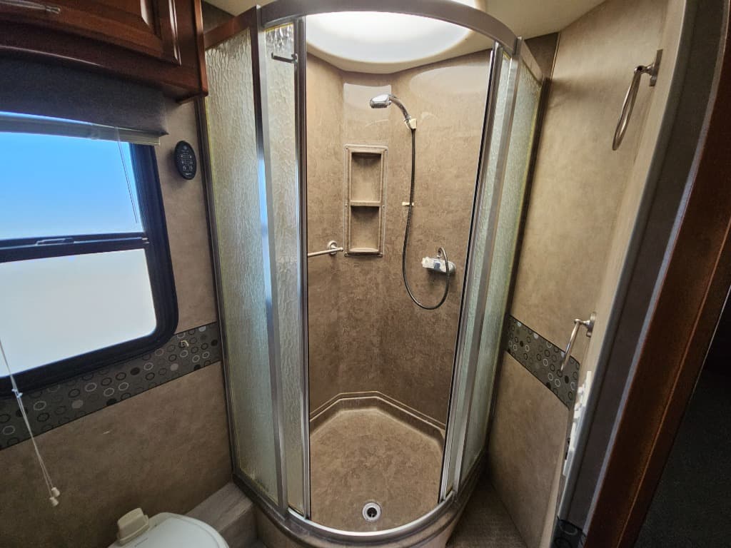 2007 Fleetwood RV 2007 Fleetwood RV Discovery - thumbnail 36