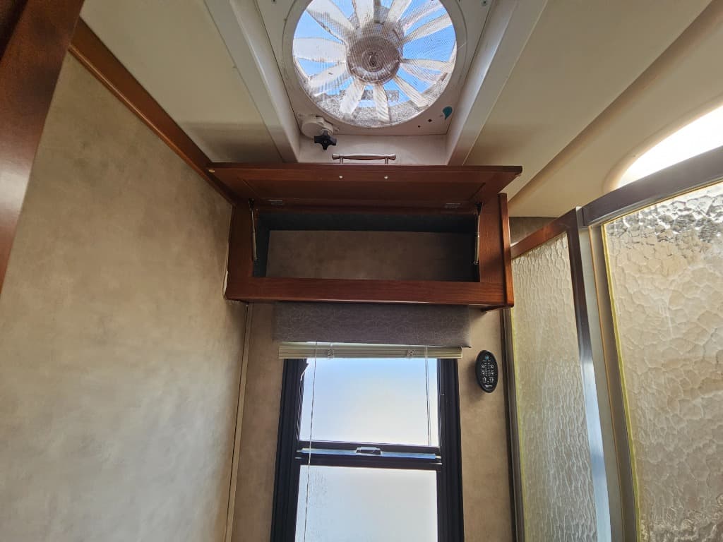 2007 Fleetwood RV 2007 Fleetwood RV Discovery - thumbnail 38