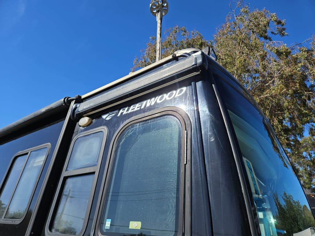 2007 Fleetwood RV 2007 Fleetwood RV Discovery - thumbnail 51