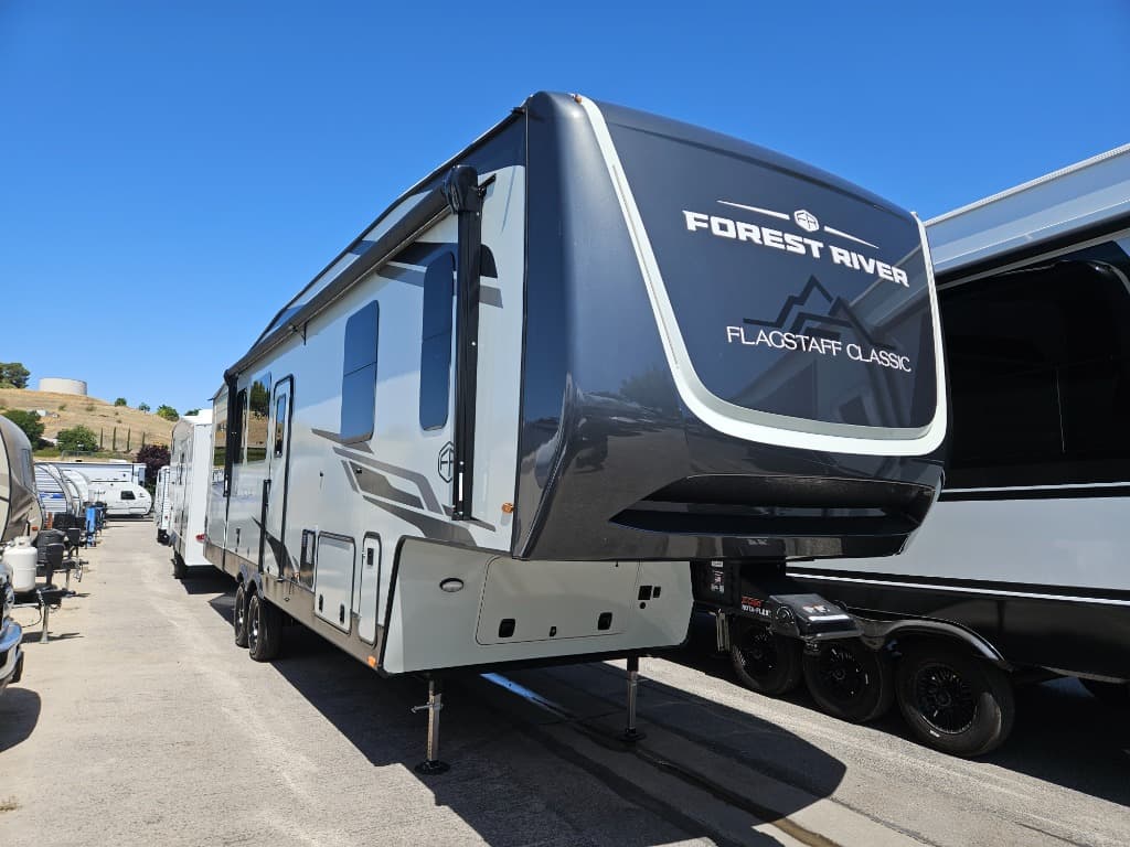 2025 Forest River Flagstaff Classic 375RL