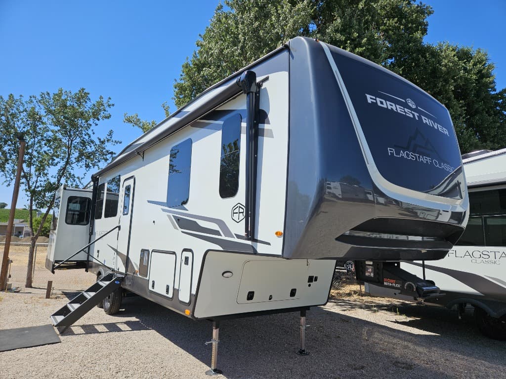 2025 Forest River 2025 Forest River Flagstaff Classic - thumbnail 3