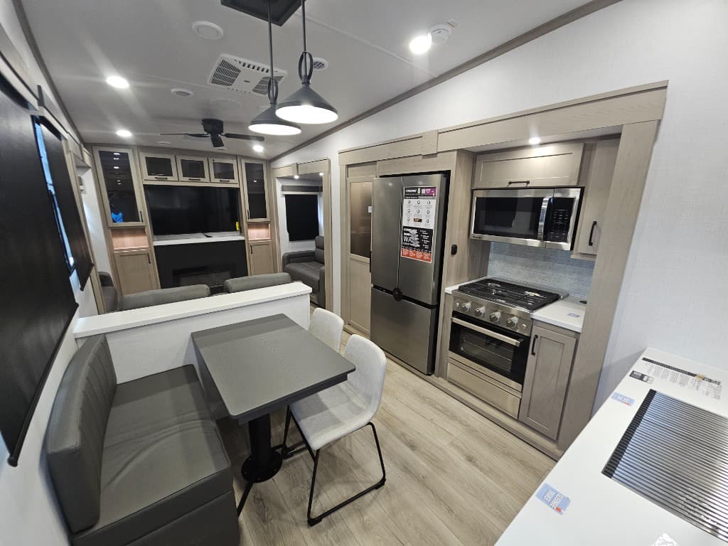 2025 Forest River 2025 Forest River Flagstaff Classic - thumbnail 8