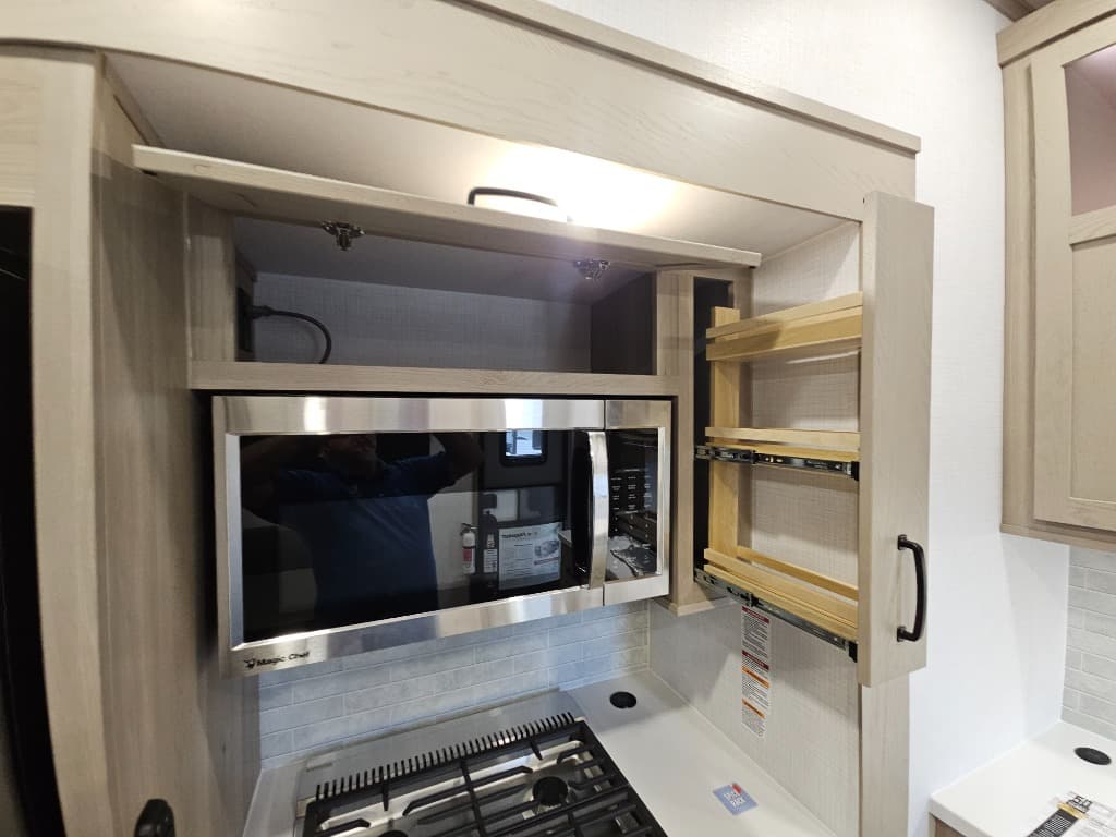 2025 Forest River 2025 Forest River Flagstaff Classic - thumbnail 25