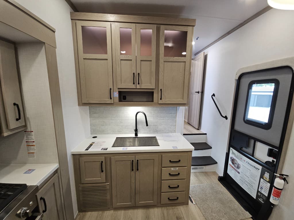 2025 Forest River 2025 Forest River Flagstaff Classic - thumbnail 29