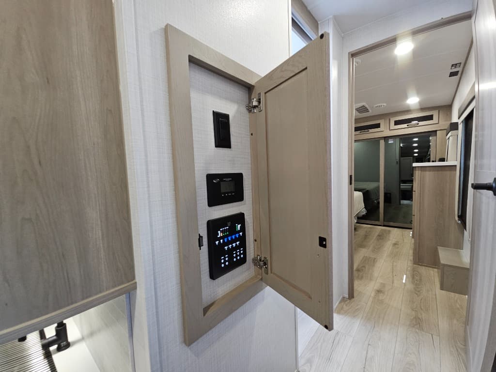 2025 Forest River 2025 Forest River Flagstaff Classic - thumbnail 33