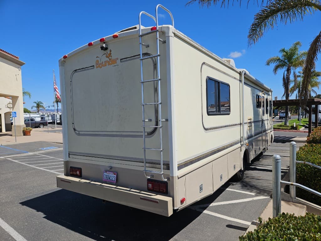 1997 Fleetwood 1997 Fleetwood Bounder - thumbnail 2