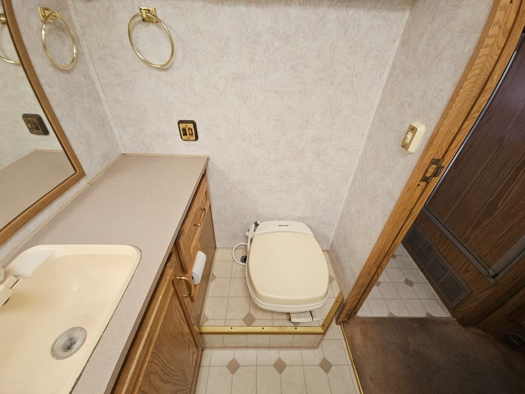 1997 Fleetwood 1997 Fleetwood Bounder - thumbnail 34