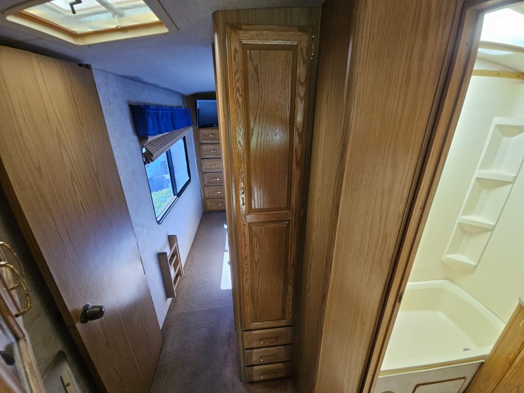 1997 Fleetwood 1997 Fleetwood Bounder - thumbnail 36