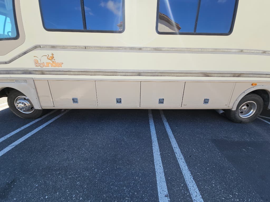 1997 Fleetwood 1997 Fleetwood Bounder - thumbnail 48