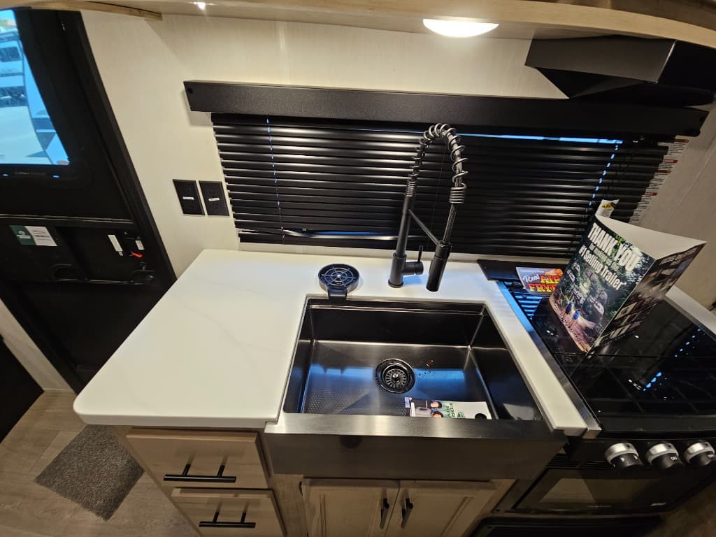 2026 Forest River 2026 Forest River Cherokee Grey Wolf Black Label - thumbnail 12