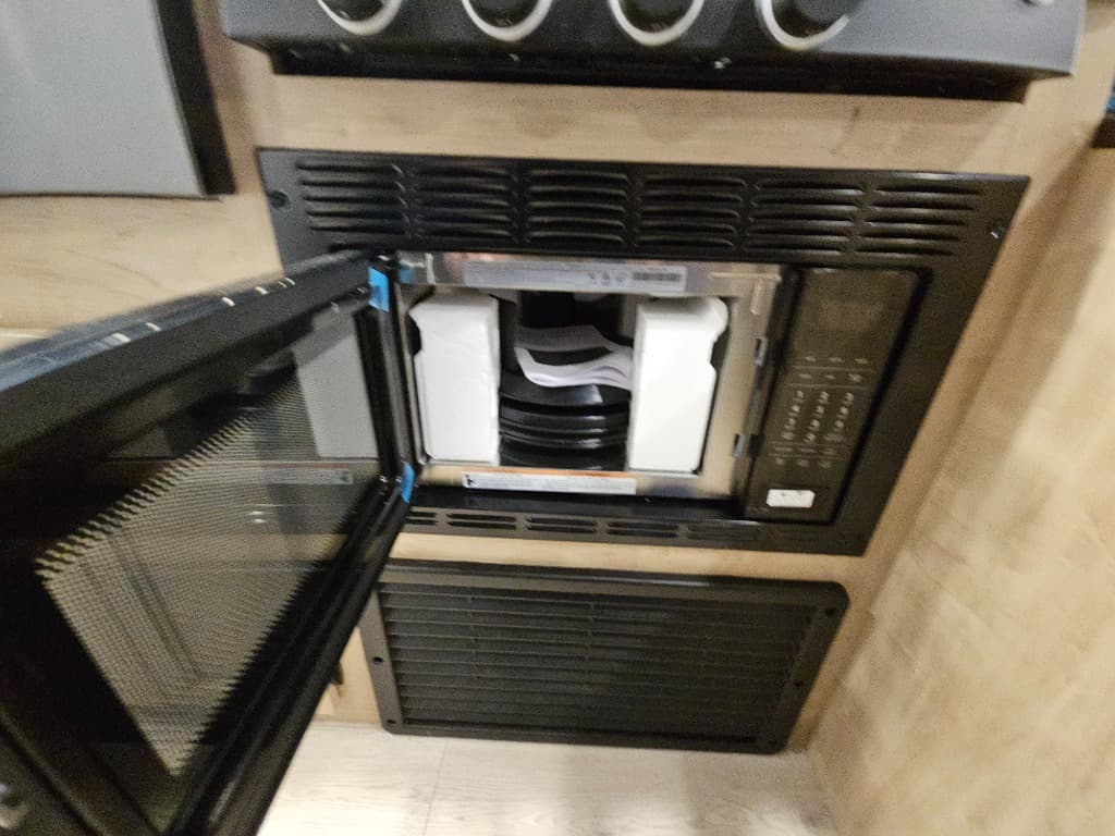 2026 Forest River 2026 Forest River Cherokee Grey Wolf Black Label - thumbnail 14