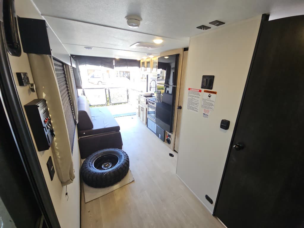 2026 Forest River RV 2026 Forest River RV Cherokee Grey Wolf  - thumbnail 8