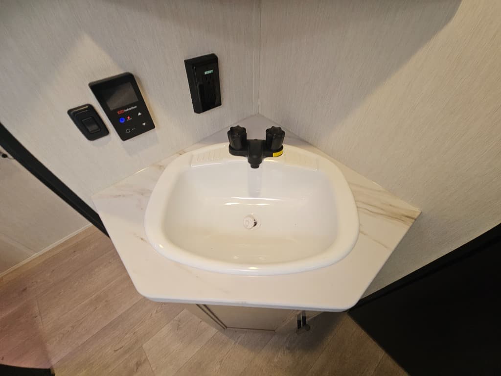 2026 Forest River RV 2026 Forest River RV Cherokee Grey Wolf - thumbnail 33