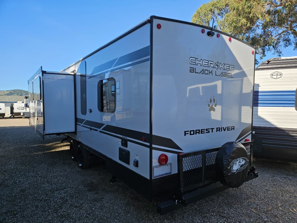 2026 Forest River RV 2026 Forest River RV Cherokee Grey Wolf Black Label - thumbnail 5