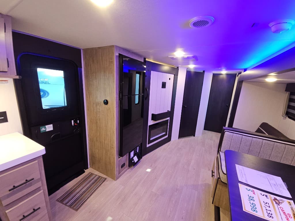 2026 Forest River RV 2026 Forest River RV Cherokee Grey Wolf Black Label - thumbnail 9