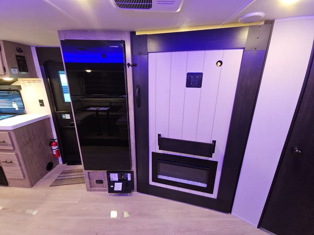 2026 Forest River RV 2026 Forest River RV Cherokee Grey Wolf Black Label - thumbnail 14