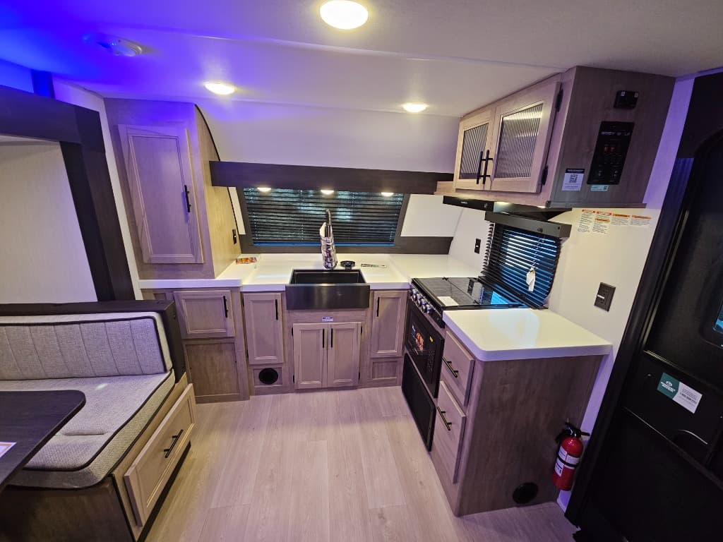 2026 Forest River RV 2026 Forest River RV Cherokee Grey Wolf Black Label - thumbnail 18