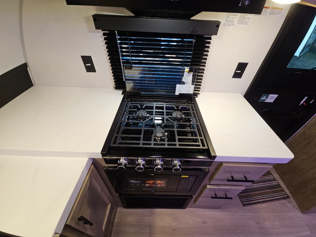 2026 Forest River RV 2026 Forest River RV Cherokee Grey Wolf Black Label - thumbnail 20