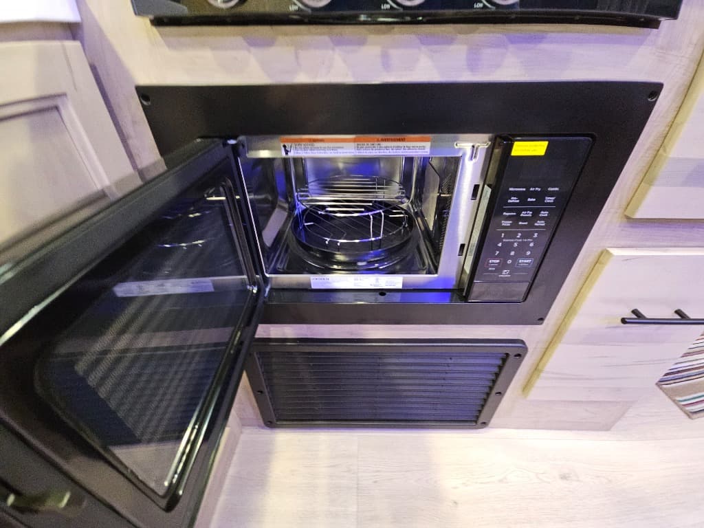 2026 Forest River RV 2026 Forest River RV Cherokee Grey Wolf Black Label - thumbnail 21