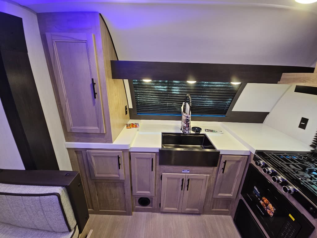 2026 Forest River RV 2026 Forest River RV Cherokee Grey Wolf Black Label - thumbnail 23