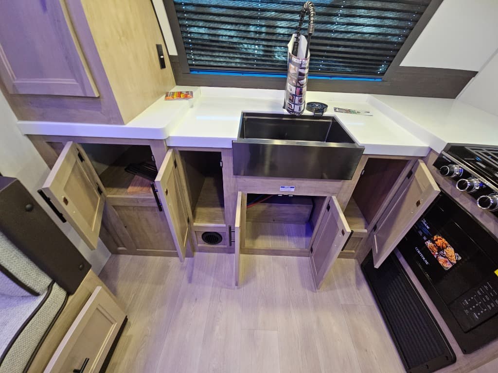 2026 Forest River RV 2026 Forest River RV Cherokee Grey Wolf Black Label - thumbnail 27