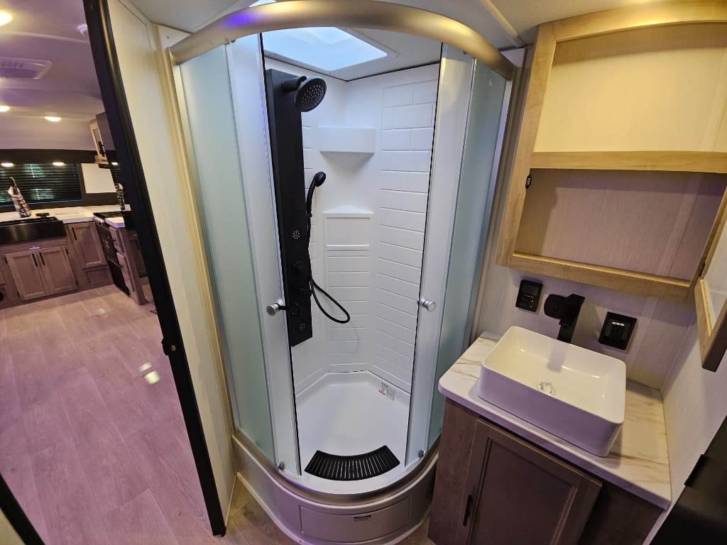 2026 Forest River RV 2026 Forest River RV Cherokee Grey Wolf Black Label - thumbnail 32