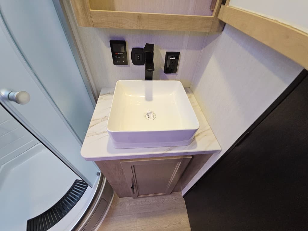 2026 Forest River RV 2026 Forest River RV Cherokee Grey Wolf Black Label - thumbnail 35