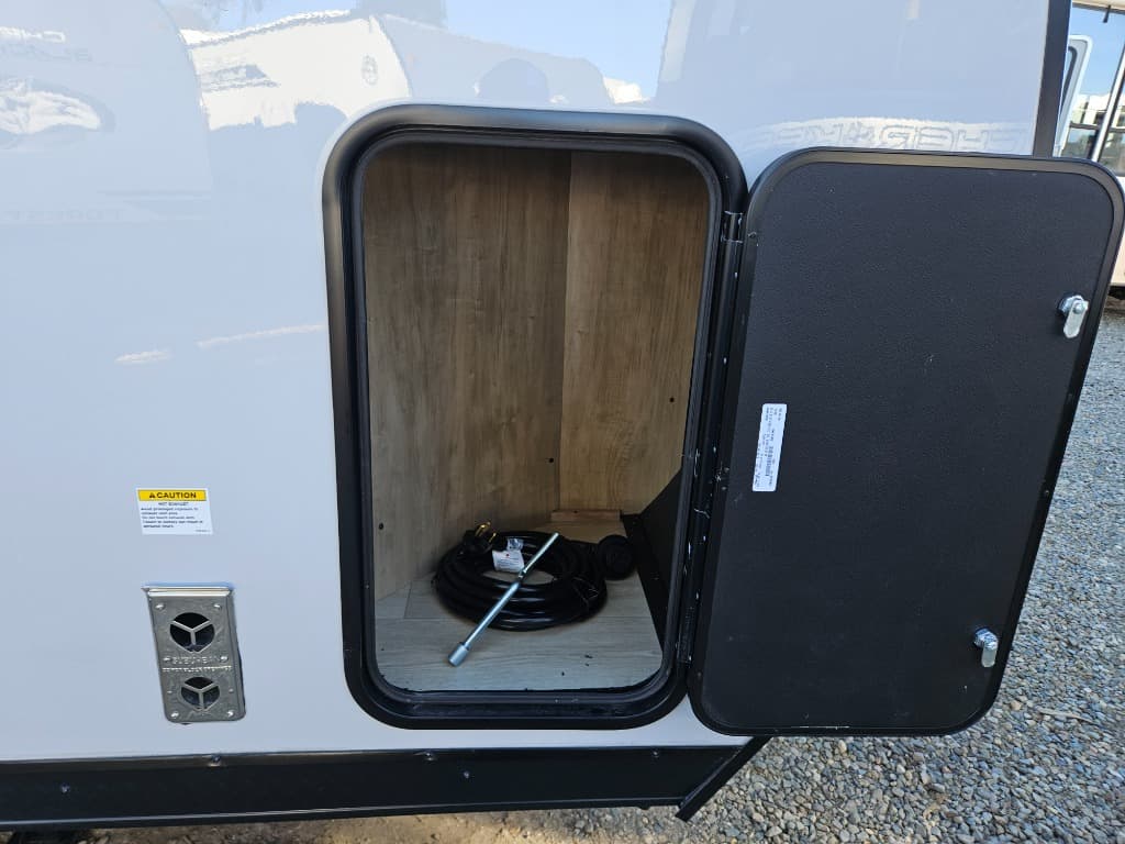 2026 Forest River RV 2026 Forest River RV Cherokee Grey Wolf Black Label - thumbnail 40