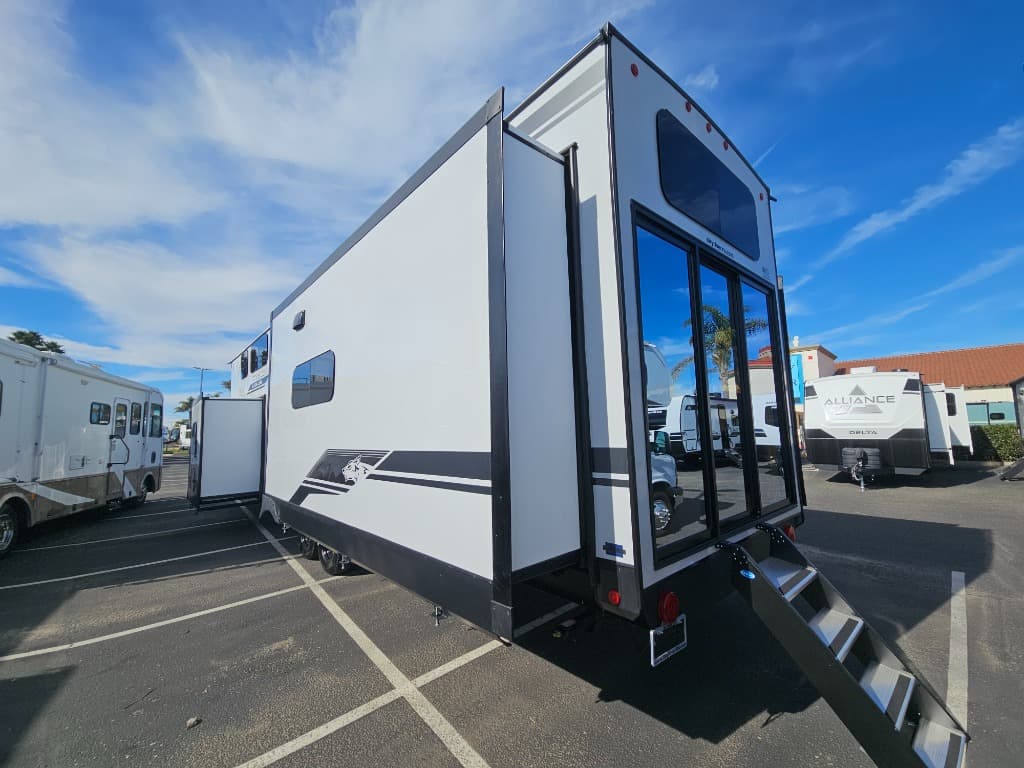 2026 Forest River 2026 Forest River Cherokee Timberwolf Black Label - thumbnail 5