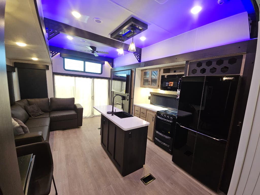 2026 Forest River 2026 Forest River Cherokee Timberwolf Black Label - thumbnail 8