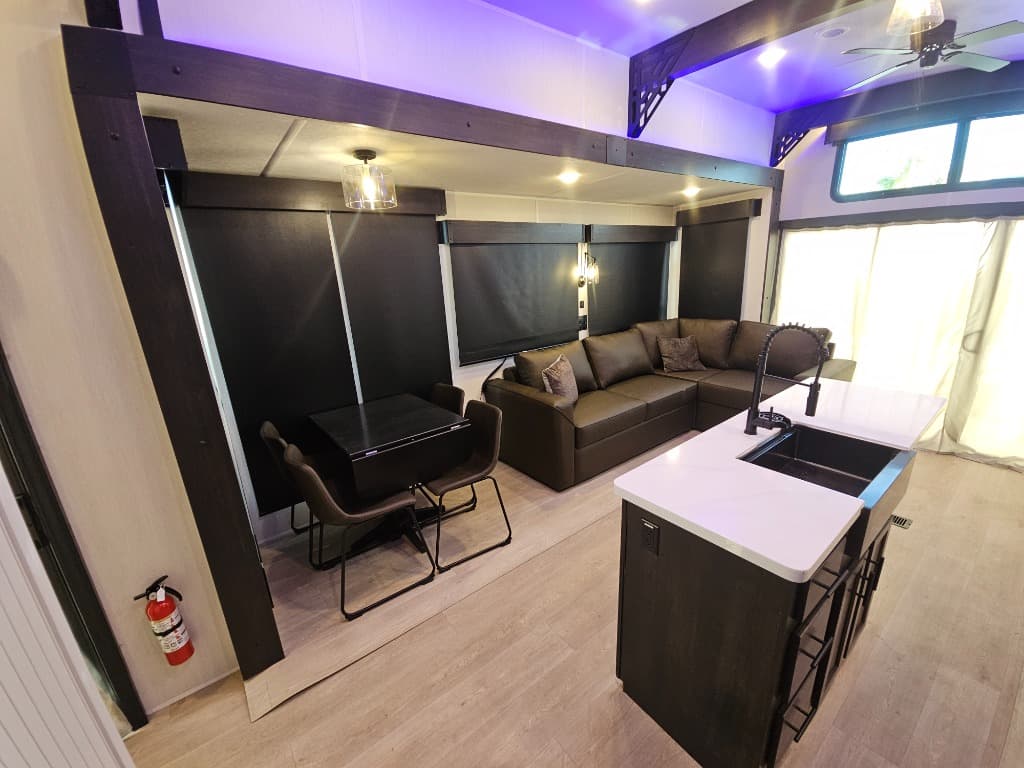 2026 Forest River 2026 Forest River Cherokee Timberwolf Black Label - thumbnail 9