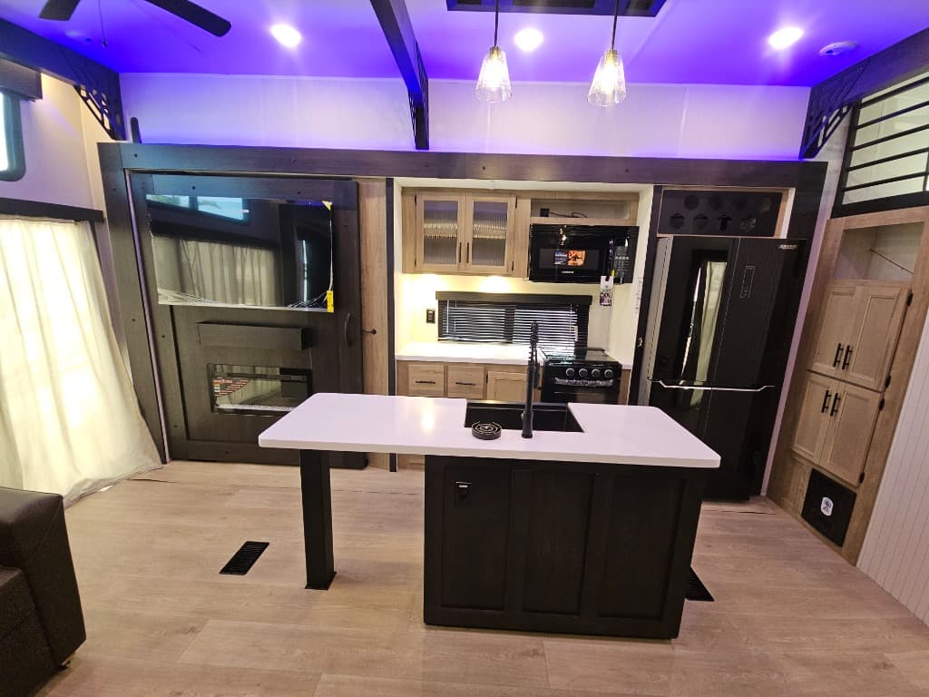 2026 Forest River 2026 Forest River Cherokee Timberwolf Black Label - thumbnail 12