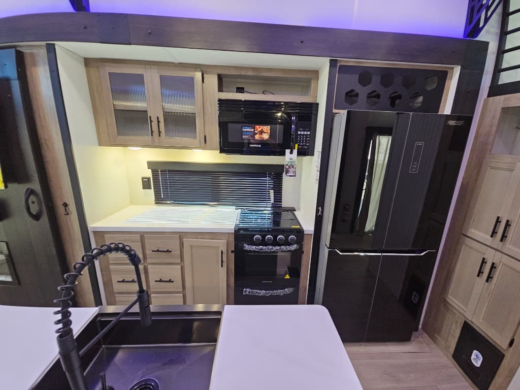 2026 Forest River 2026 Forest River Cherokee Timberwolf Black Label - thumbnail 17