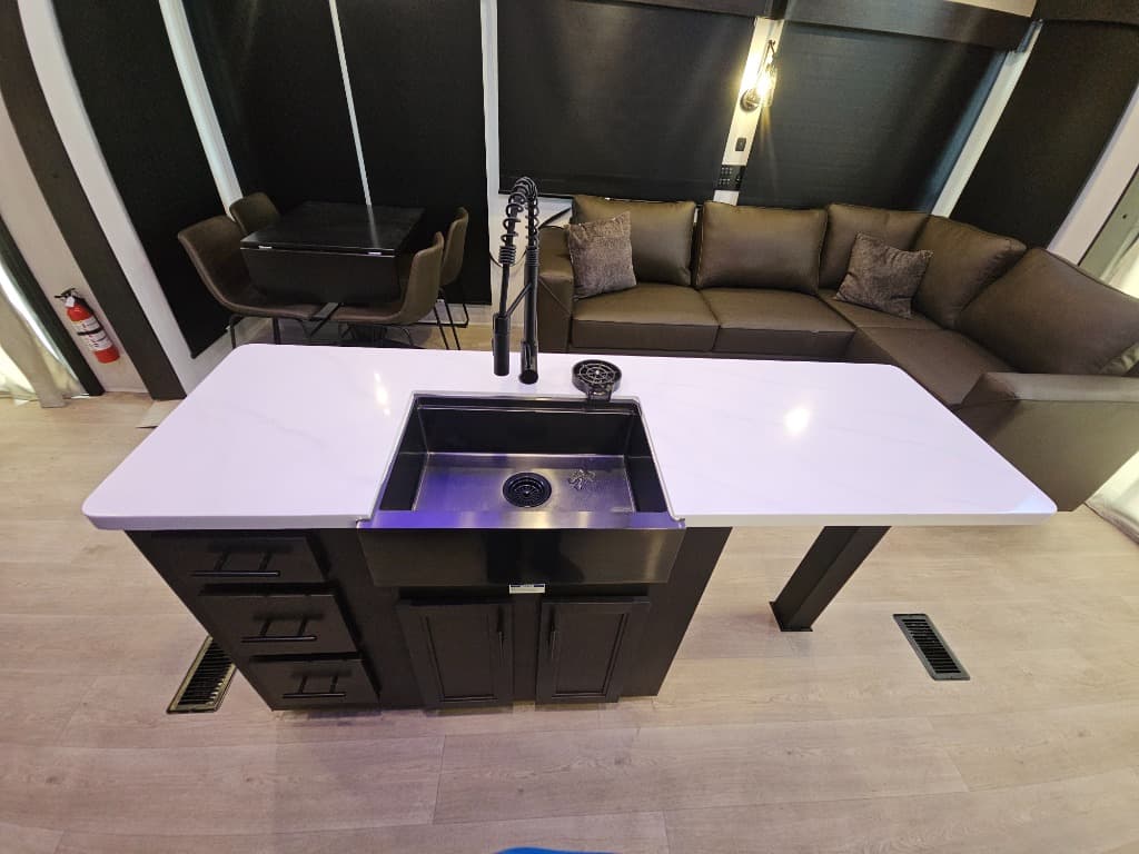 2026 Forest River 2026 Forest River Cherokee Timberwolf Black Label - thumbnail 23